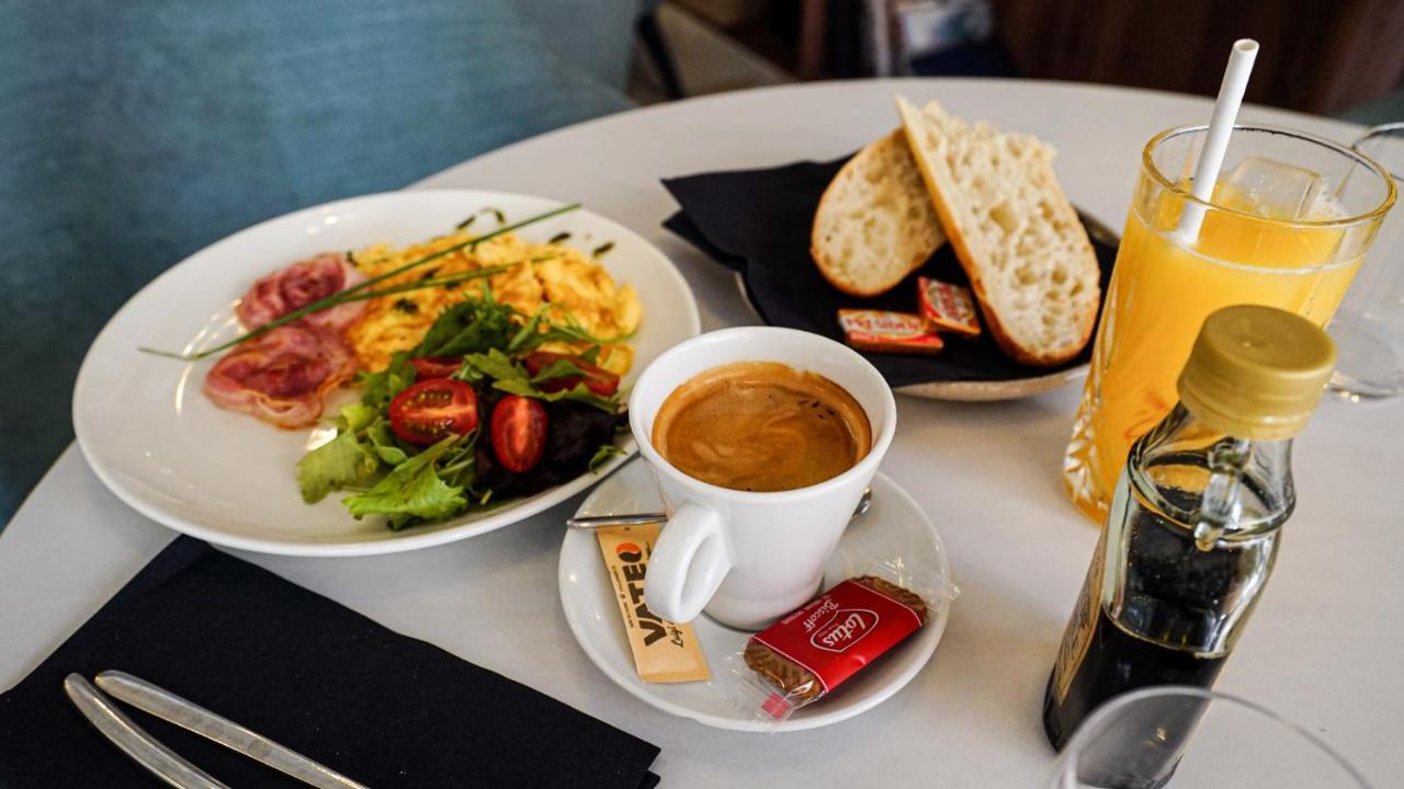 Massena Nice! Free Breakfast! *